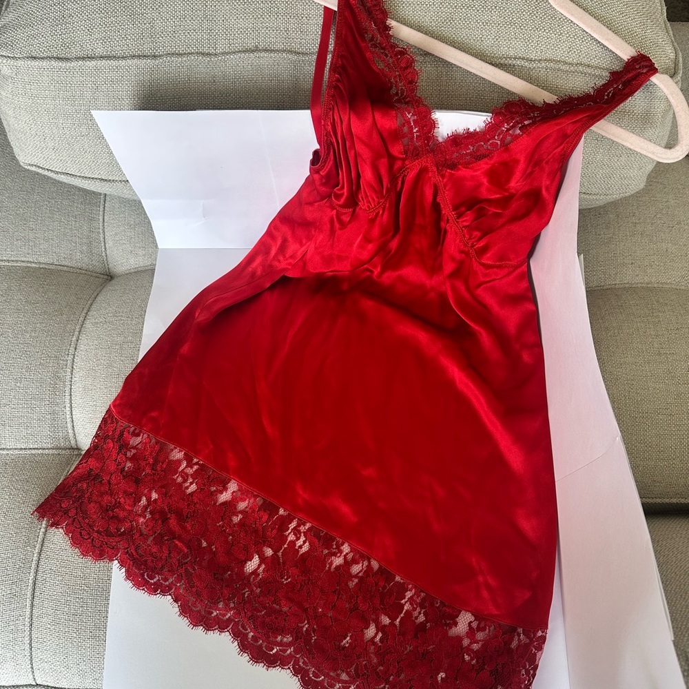 New - Luxury and Elegant Red Lace Trim Nightgown